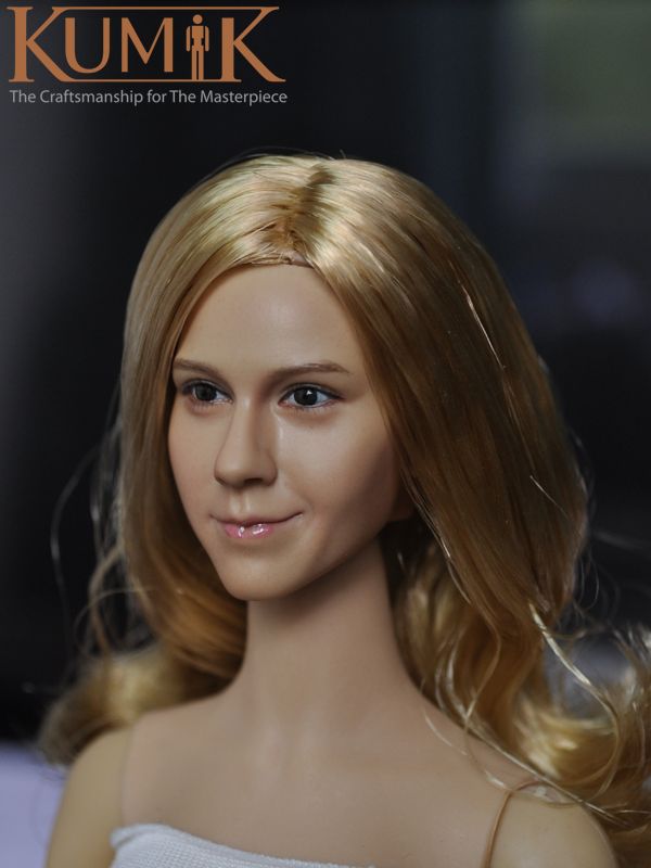 Weiblicher Kopf - blonde Haare