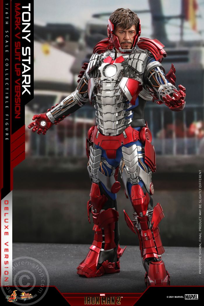 Iron Man 2 - Tony Stark (Mark V Suit up Version) - Deluxe Version - MMS600 Iron Man 2 - Tony Stark (Mark V Suit up Version) - Deluxe Version - MMS600