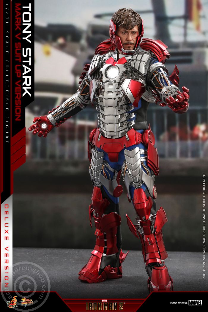 Iron Man 2 - Tony Stark (Mark V Suit up Version) - Deluxe Version