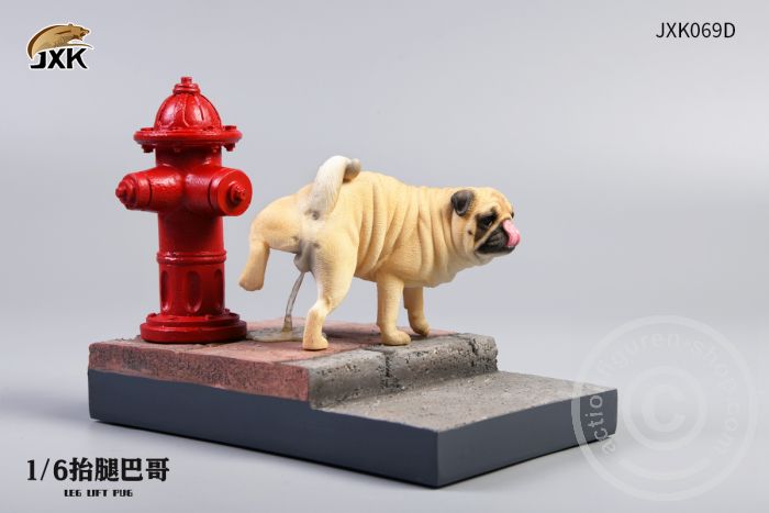 Pug w/ Leg Lift & Diorama Platform