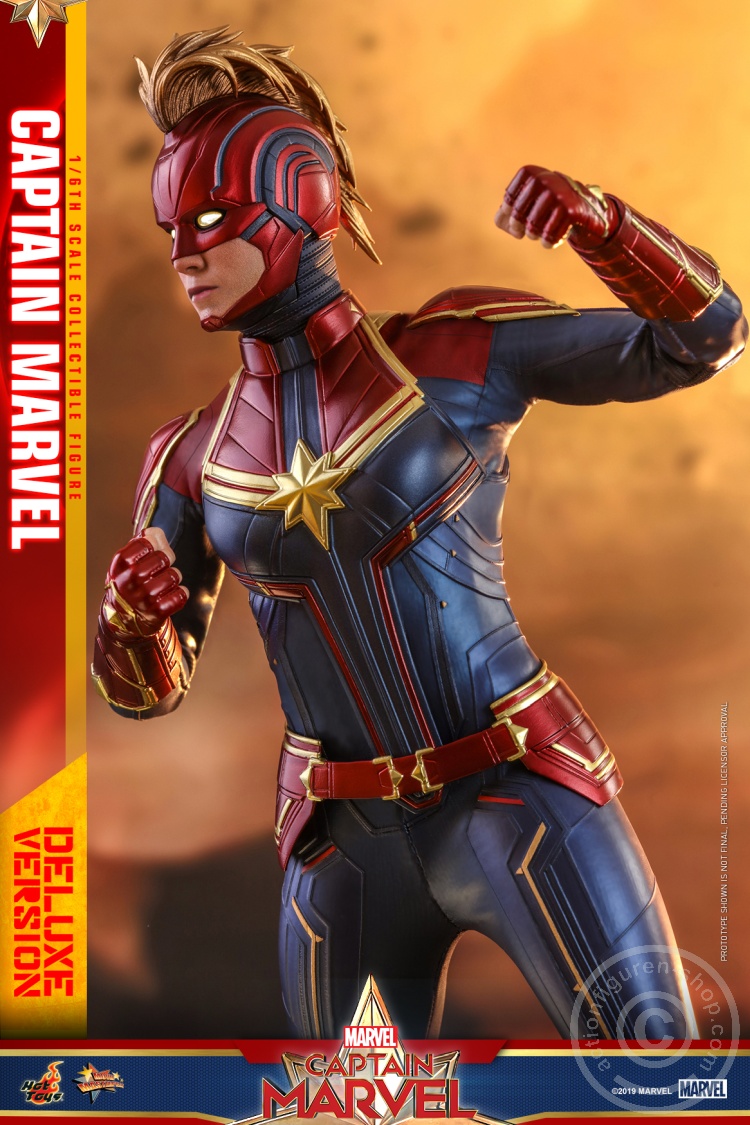 Captain Marvel (Deluxe Version)