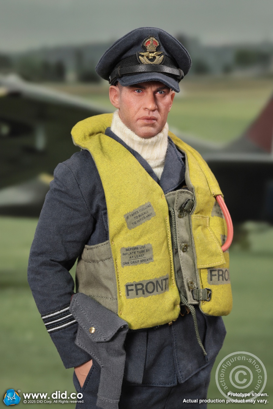 Tom - WWII British Pilot Squadron Leader - in 1/6 scale Tom - WWII British Pilot Squadron Leader - in 1/6 scale