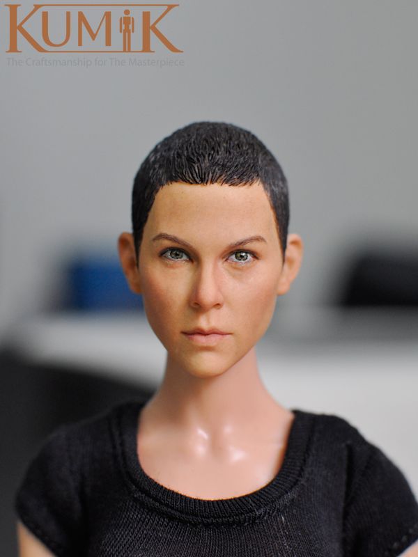 Weiblicher Kopf - schwarze Haare