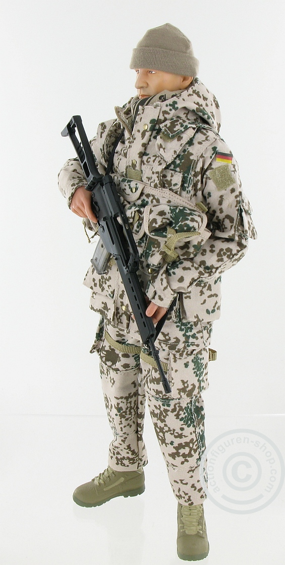Bundeswehrsoldat Wüsten-Tarn - mit Barett