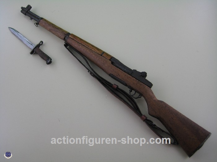 CAL8013-22 U.S. Marine Corps in Parade Uniform w/ M1 Garand