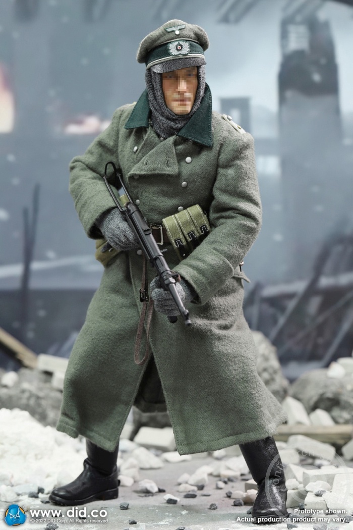 80159-10 Winter - WWII German Wehrmacht Infantry Oberleutnant