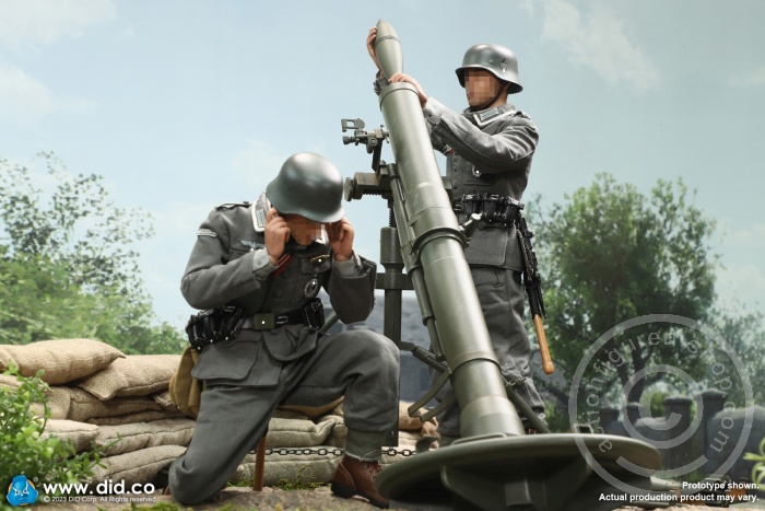 German 12cm Granatwerfer 42 mortar (green) - WW II German 12cm Granatwerfer 42 mortar (green) - WW II