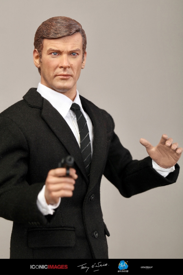 RM001a-05nqeBx9Nroj2CV Roger Moore - 007