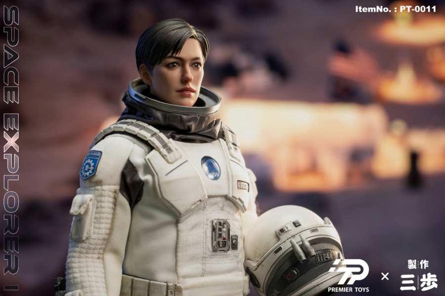 Female Interstellar Space Explorer - in 1/6 scale