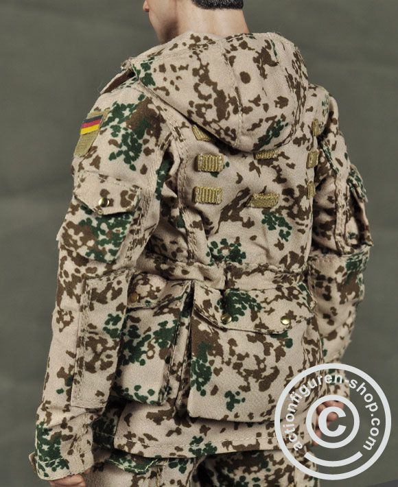AFS003-12Abn87okfFw9M2 Bundeswehrsoldat Wüsten-Tarn - mit Barett