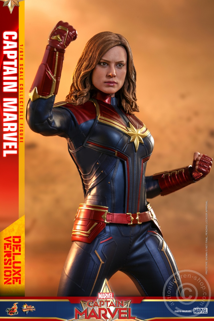 Captain Marvel (Deluxe Version)