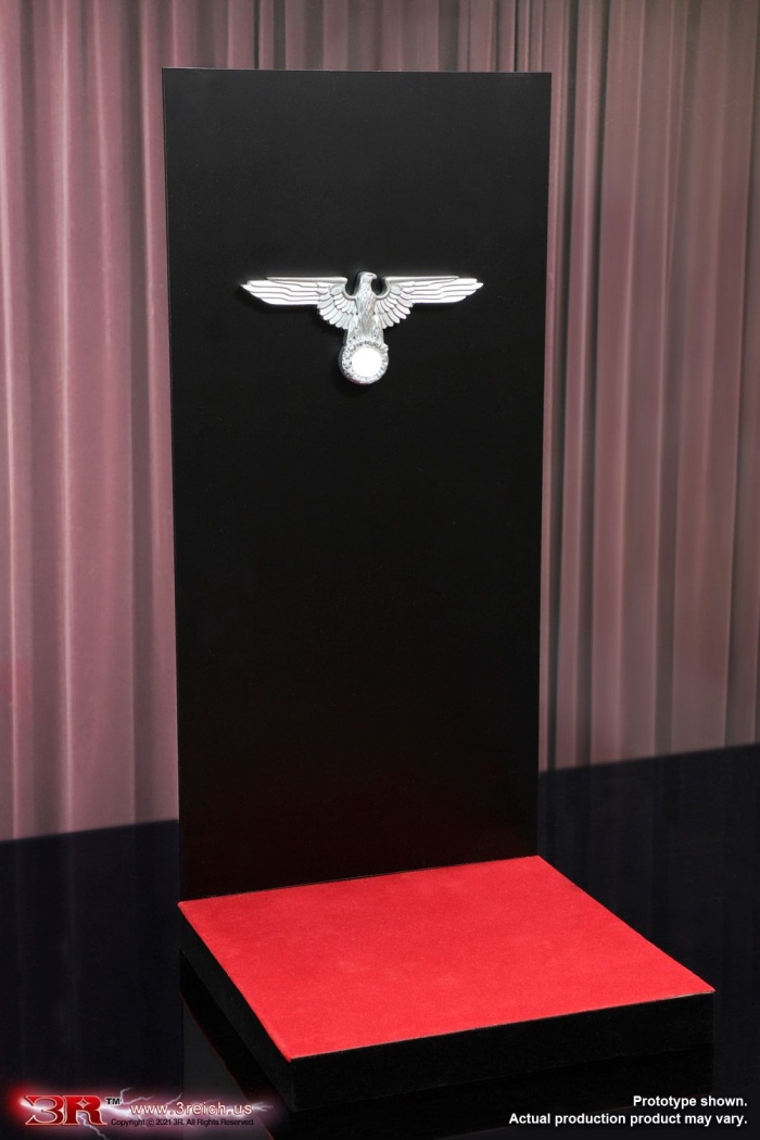 HL648-26 WWII - German Chair Diorama