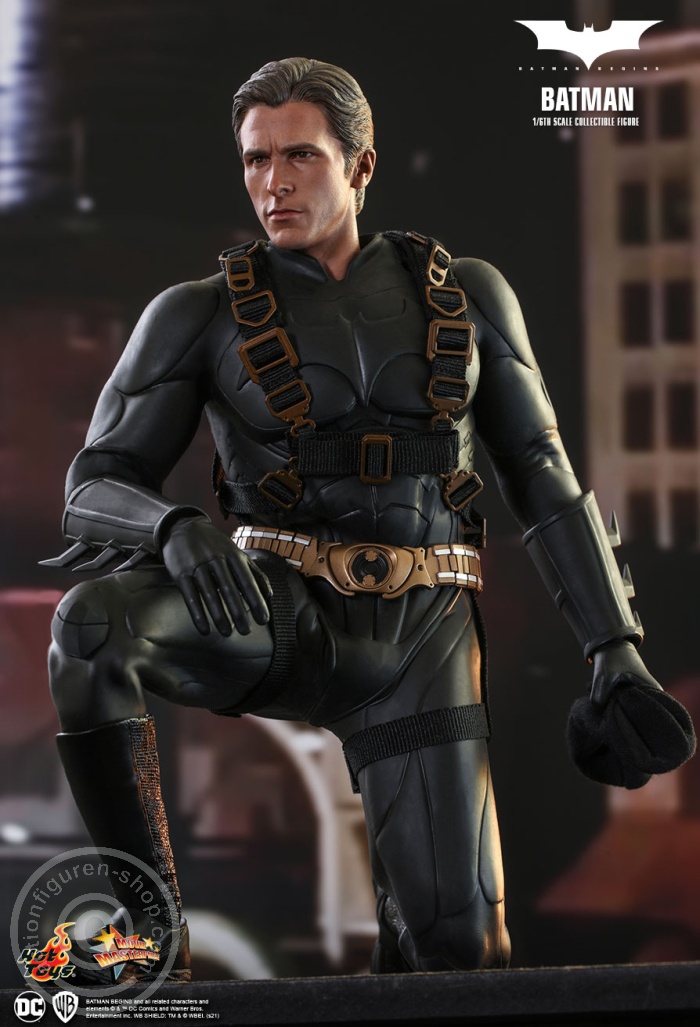 Batman Begins - Batman - Hot Toys Exclusive