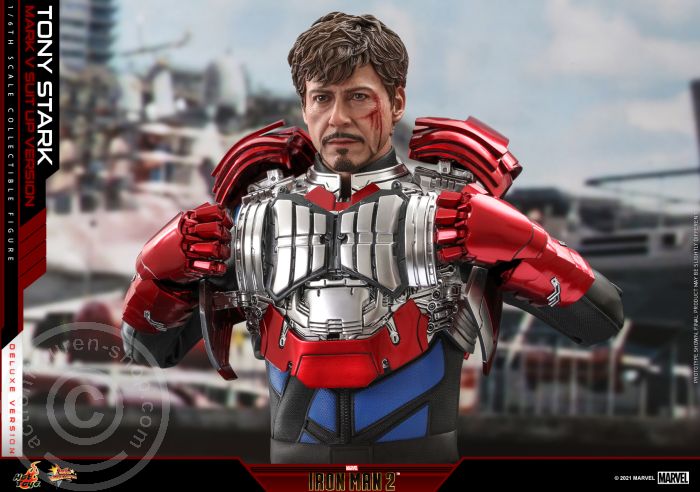 Iron Man 2 - Tony Stark (Mark V Suit up Version) - Deluxe Version - MMS600 Iron Man 2 - Tony Stark (Mark V Suit up Version) - Deluxe Version - MMS600