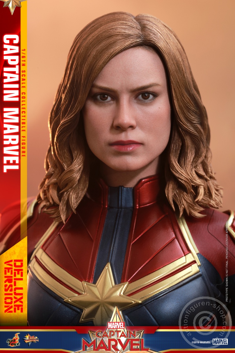 Captain Marvel (Deluxe Version)
