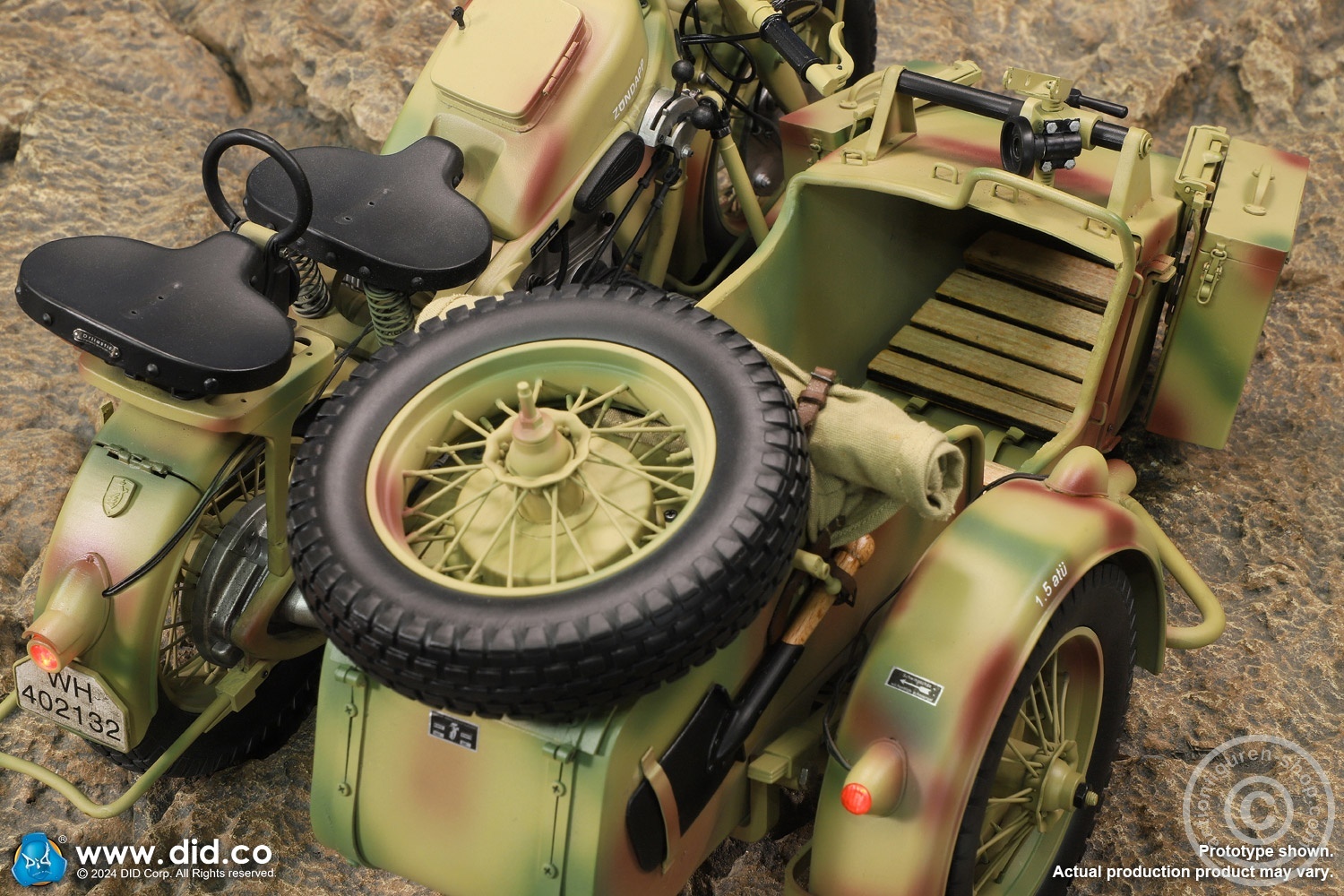 German Zündapp KS 750 Motorcycle with sidecar (Camo) - in 1/6 scale