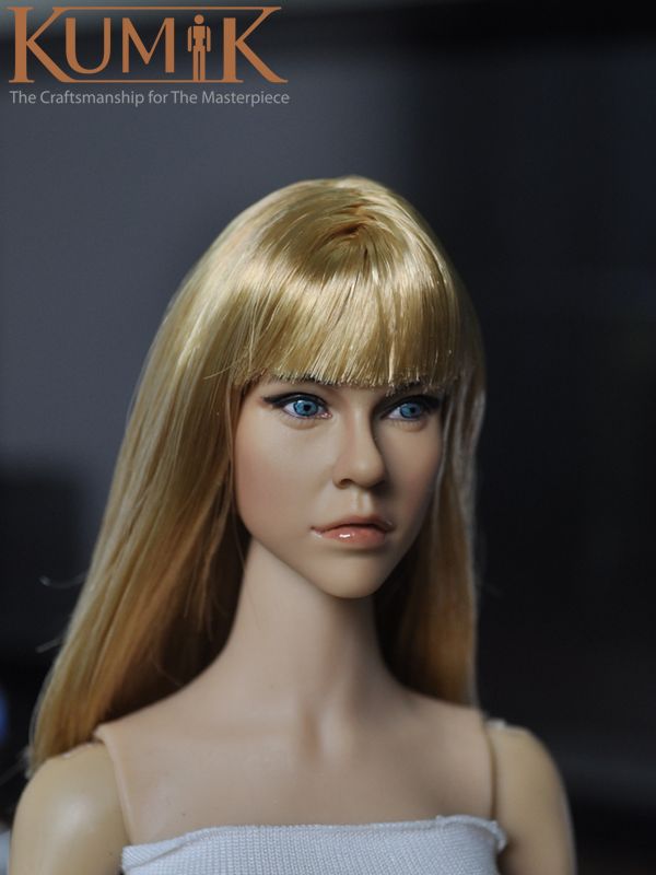 Weiblicher Kopf - blonde Haare