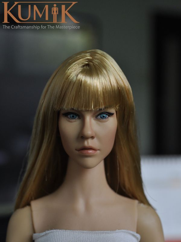 Weiblicher Kopf - blonde Haare