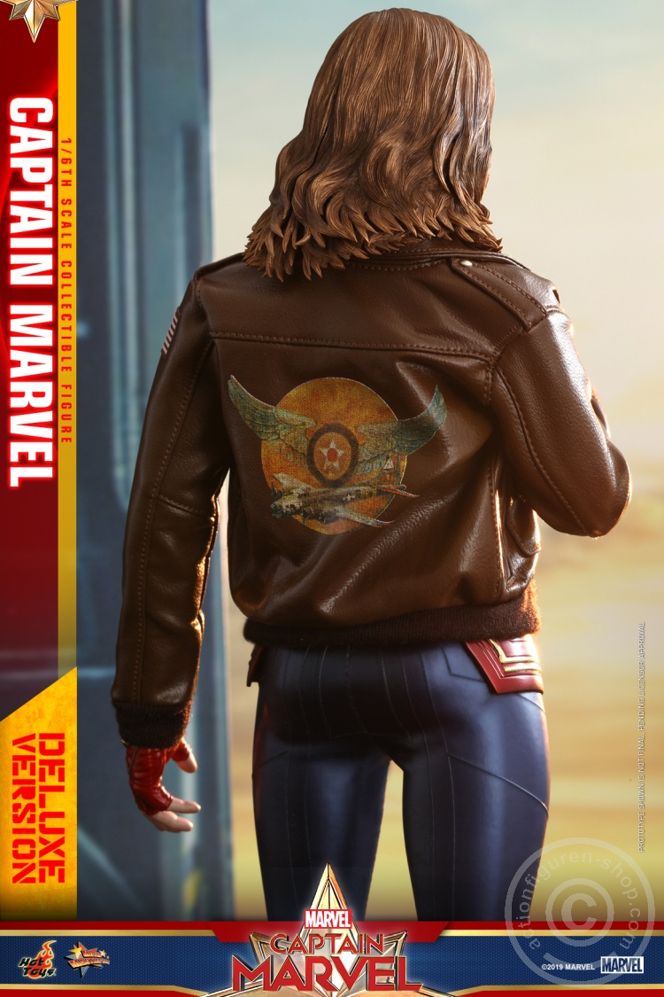 Captain Marvel (Deluxe Version)