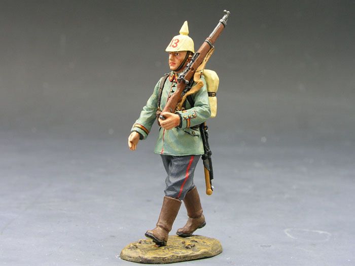 King and Country Confederate Trooper marching and smoking a pipe. CW016