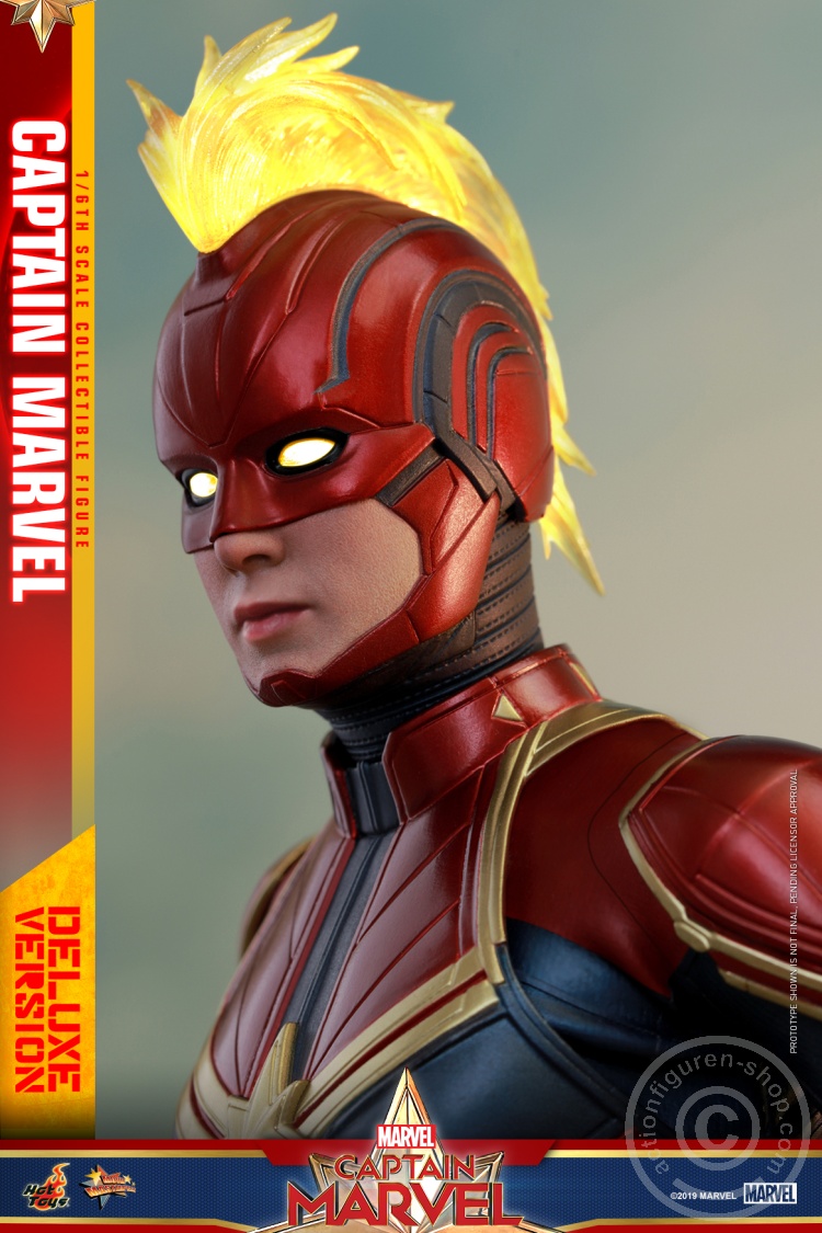 Captain Marvel (Deluxe Version)