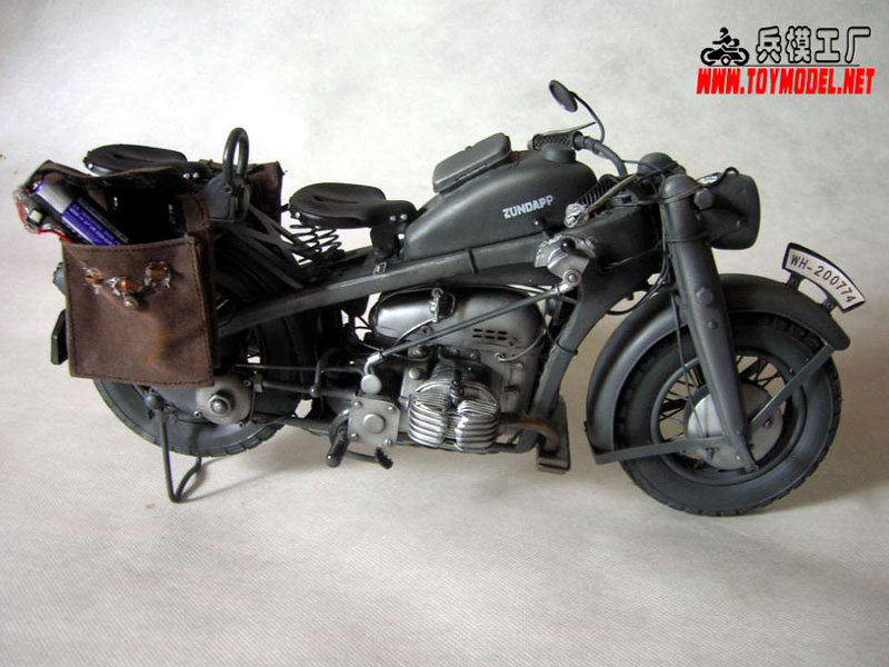 TM0001-02zOs8qNC4j1ijTM Zündapp KS750 Motorrad