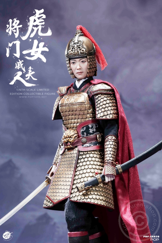 Heroine Mrs. Qi + Pferd + Banner