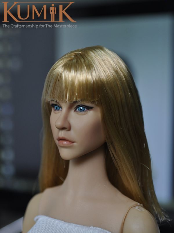 Weiblicher Kopf - blonde Haare