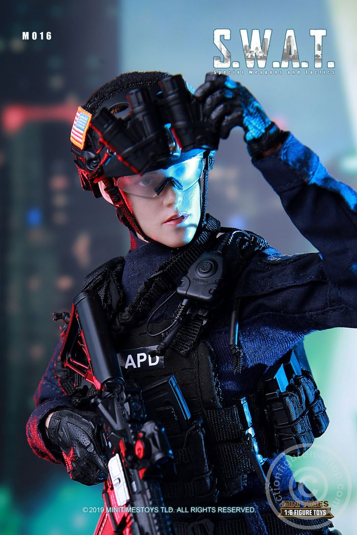 MT-M016-10 SWAT - Female LAPD Officer