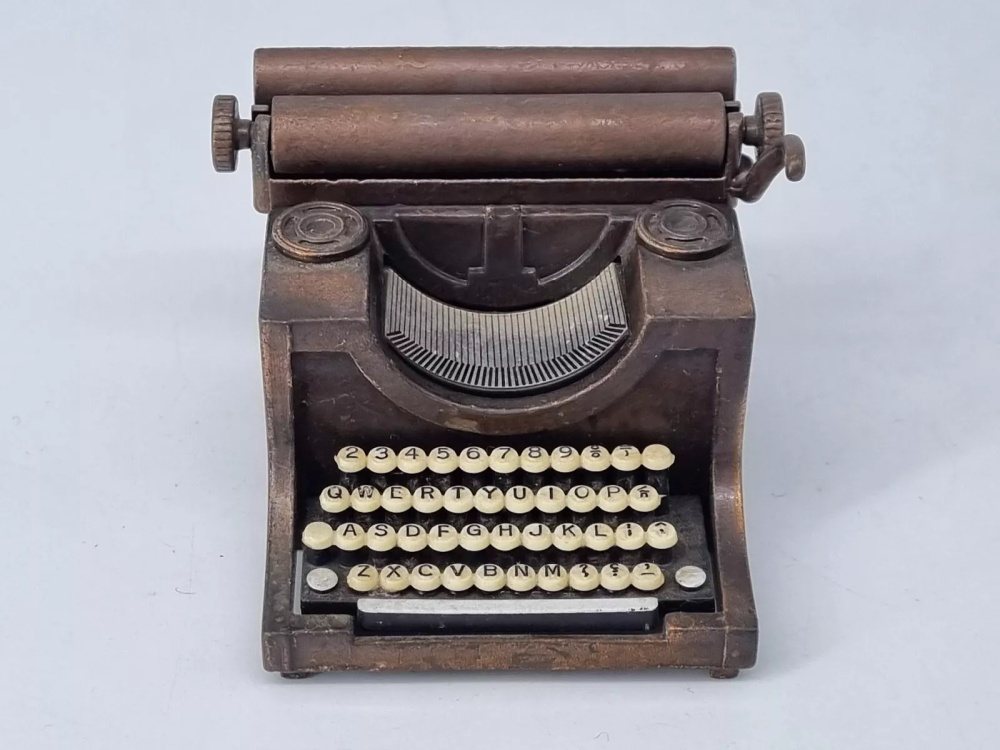 Typewriter - in 1/6 scale