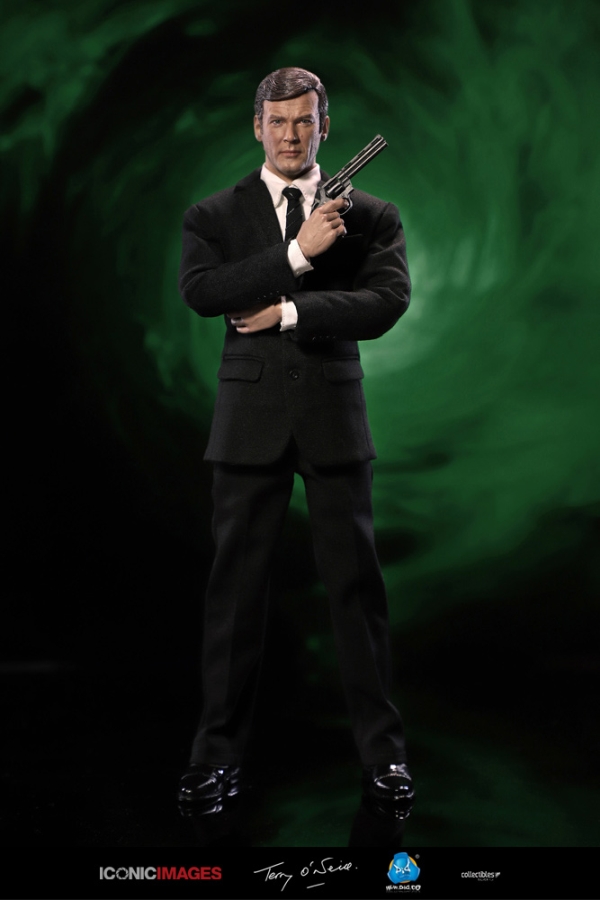 RM001a-178NkfnQQg9LPVn Roger Moore - 007