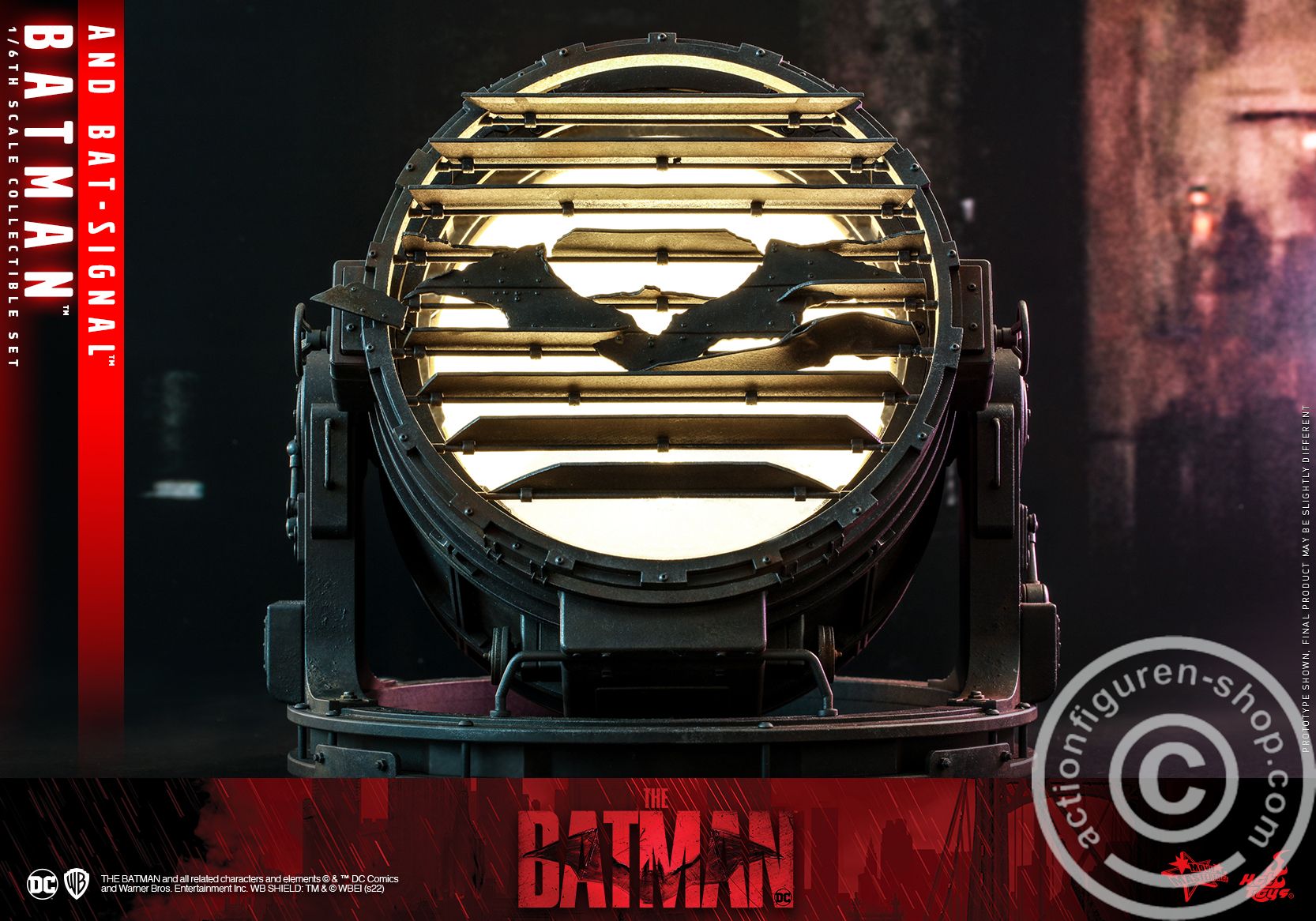 The Batman - Batman and Bat-Signal Set - MMS639 The Batman - Batman and Bat-Signal Set - MMS639