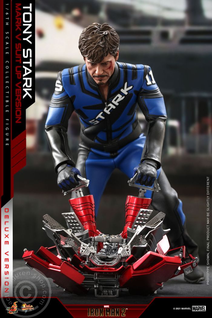 Iron Man 2 - Tony Stark (Mark V Suit up Version) - Deluxe Version - MMS600 Iron Man 2 - Tony Stark (Mark V Suit up Version) - Deluxe Version - MMS600