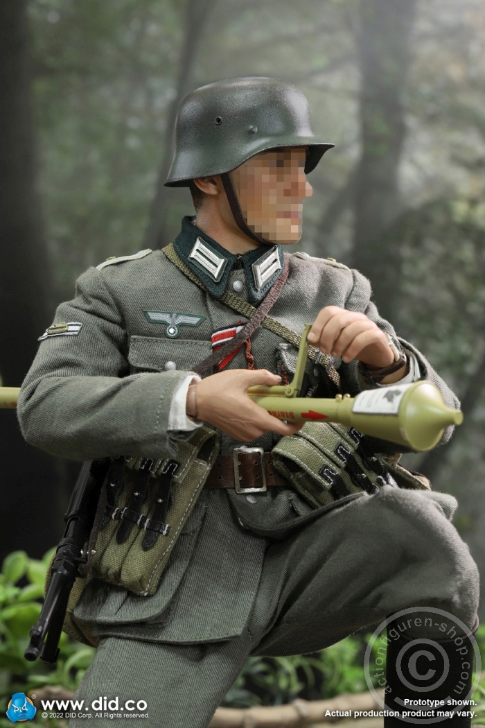 80159-13 Winter - WWII German Wehrmacht Infantry Oberleutnant