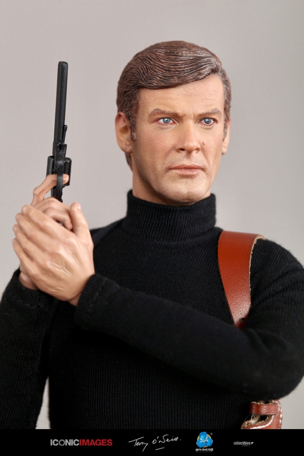 RM001a-089w4pAQ5f7IKbY Roger Moore - 007