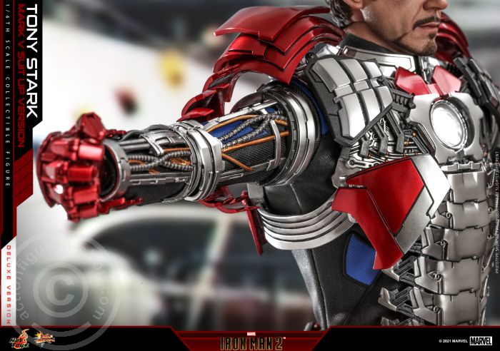 Iron Man 2 - Tony Stark (Mark V Suit up Version) - Deluxe Version - MMS600 Iron Man 2 - Tony Stark (Mark V Suit up Version) - Deluxe Version - MMS600